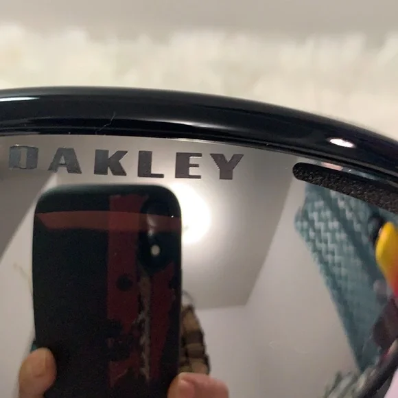 Oakley - Picture 3 of 6